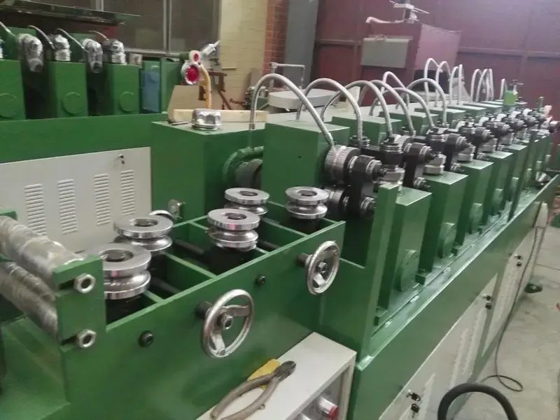 Funcionament i avantatges de configuració del sistema de premsa de fàbrica rodant